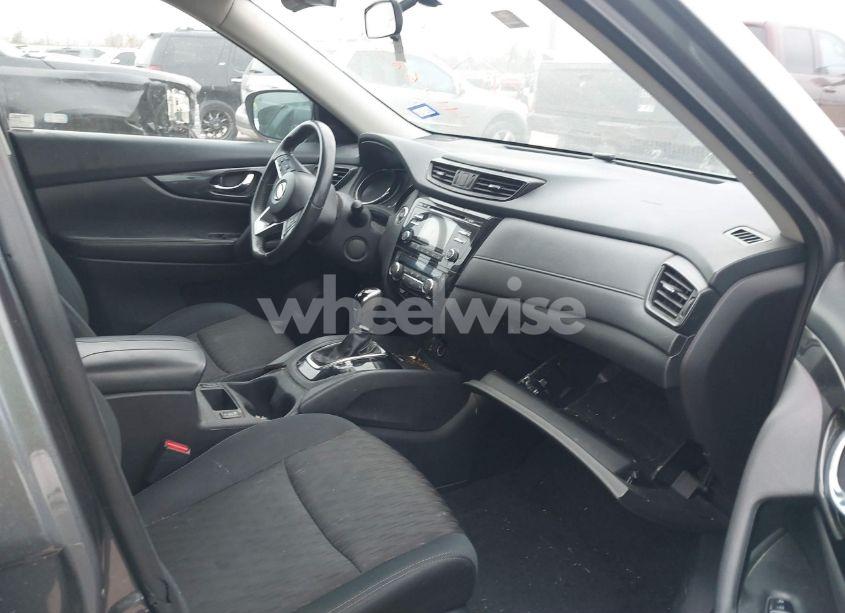 Photo 5 of 2017 Nissan Rogue SV (VIN 5N1AT2MN7HC838013)