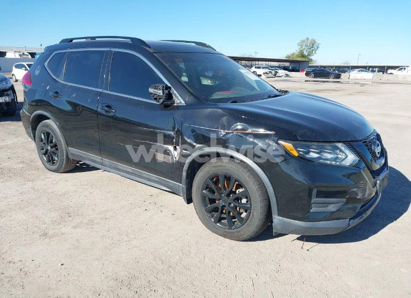 2017 Nissan Rogue SV (VIN 5N1AT2MT0HC768207) main photo