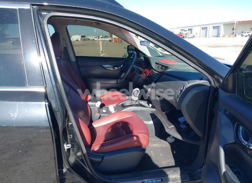 Photo 5 of 2017 Nissan Rogue SV (VIN 5N1AT2MT0HC768207)