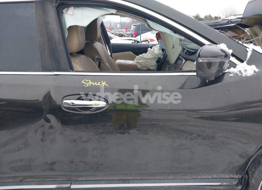 Photo 5 of 2017 Nissan Rogue SL (VIN 5N1AT2MT0HC813372)