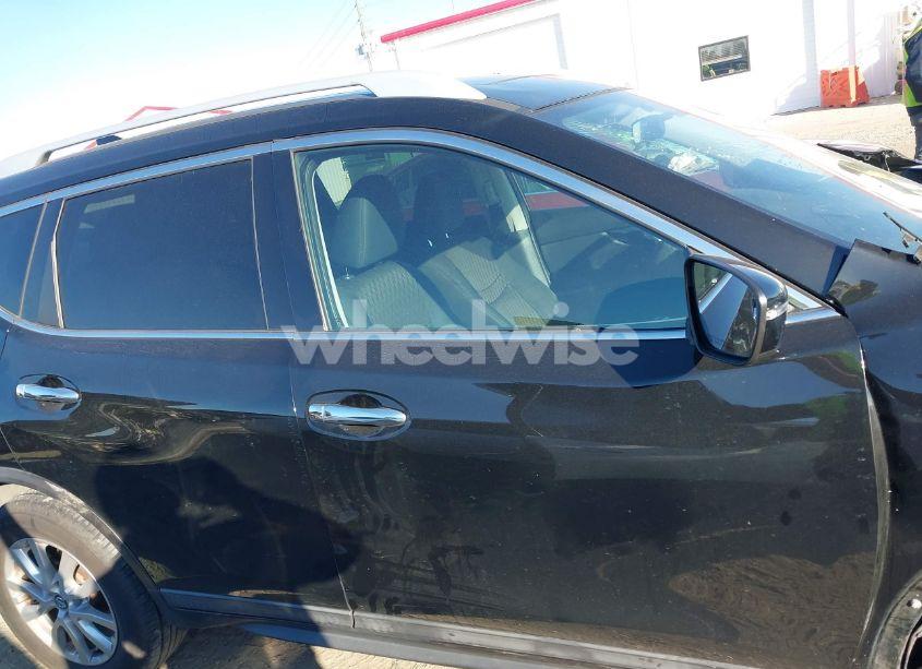 Photo 13 of 2017 Nissan Rogue SV (VIN 5N1AT2MT0HC859848)