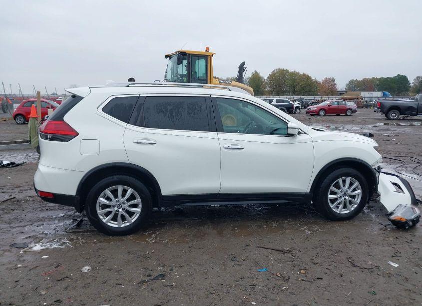 Photo 13 of 2017 Nissan Rogue SV (VIN 5N1AT2MT0HC874415)