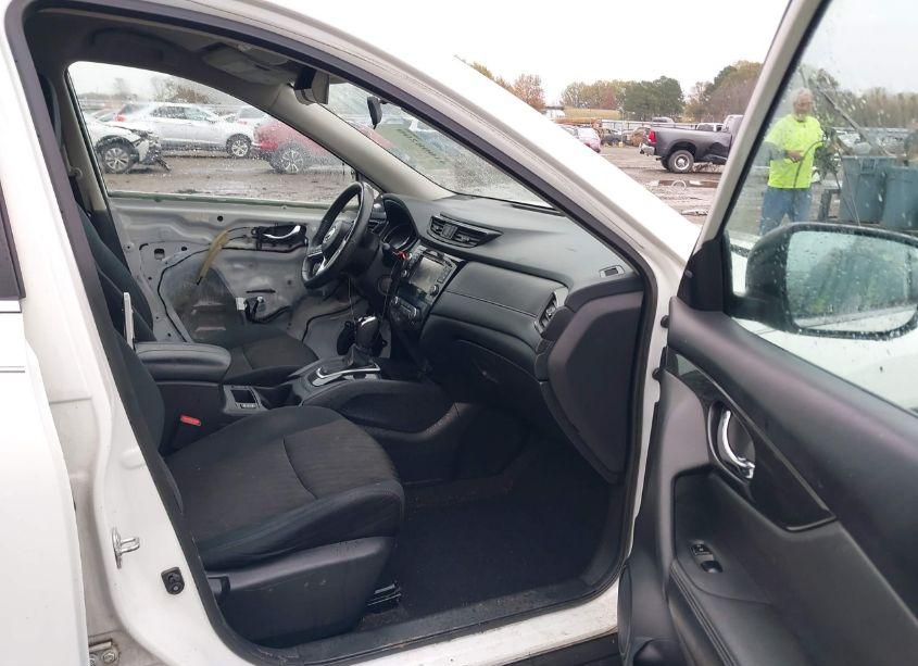 Photo 5 of 2017 Nissan Rogue SV (VIN 5N1AT2MT0HC874415)