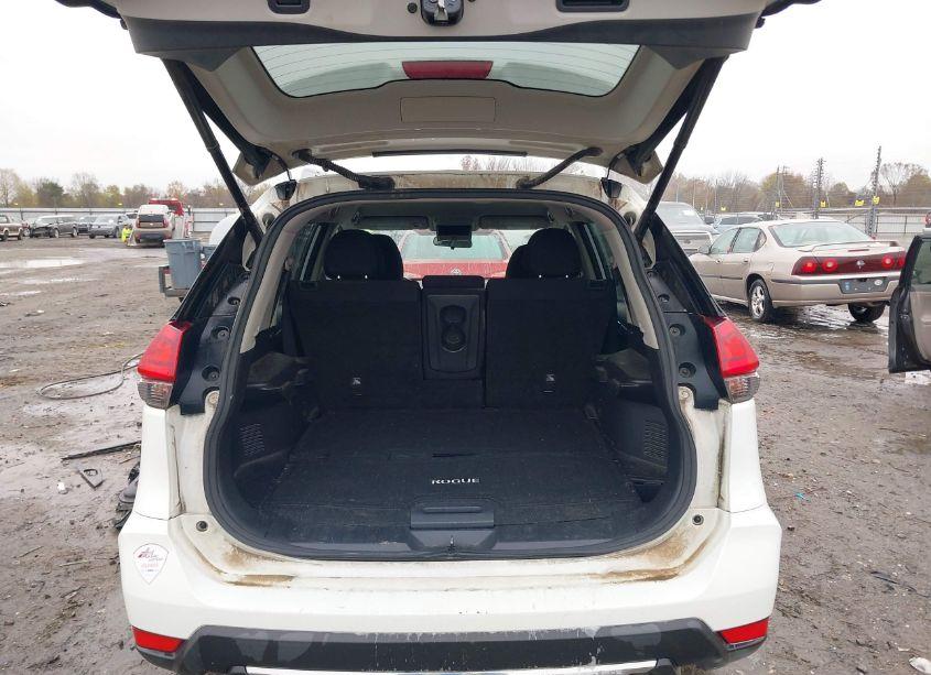 Photo 8 of 2017 Nissan Rogue SV (VIN 5N1AT2MT0HC874415)