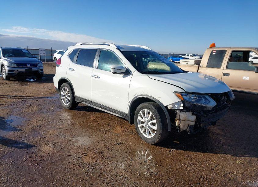 2017 Nissan Rogue SV (VIN 5N1AT2MT0HC876214) main photo