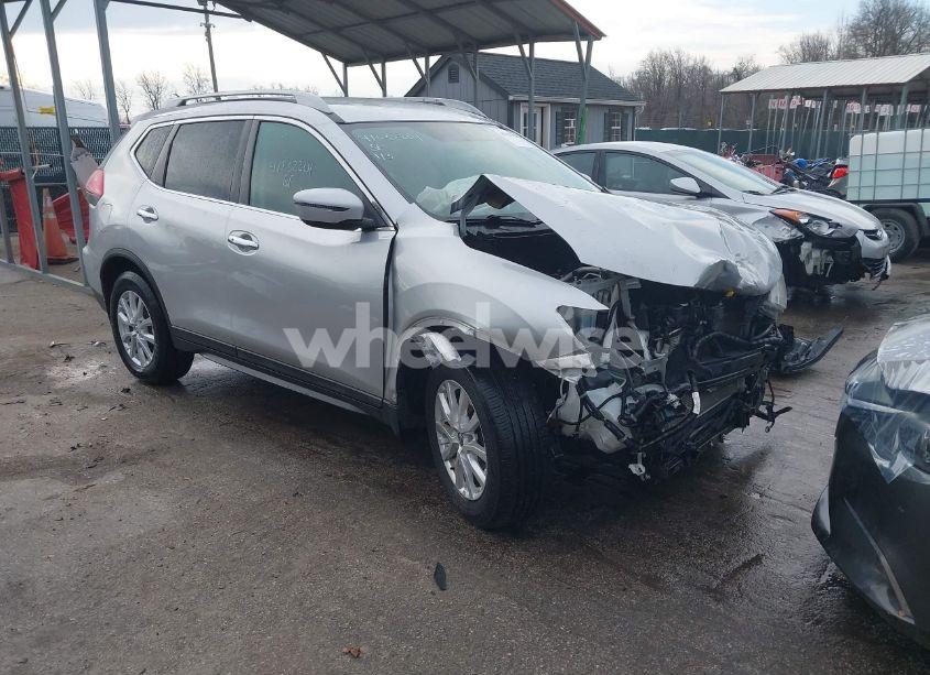 2018 Nissan Rogue SV (VIN 5N1AT2MT0JC744950) main photo