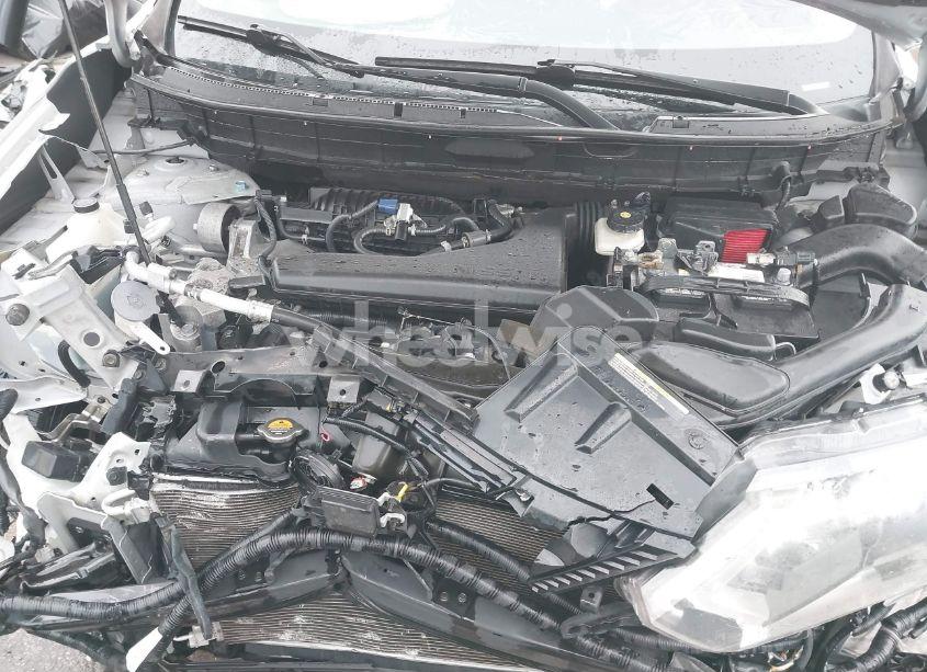 Photo 10 of 2018 Nissan Rogue SV (VIN 5N1AT2MT0JC744950)