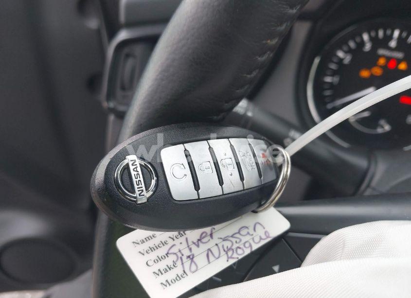 Photo 11 of 2018 Nissan Rogue SV (VIN 5N1AT2MT0JC744950)