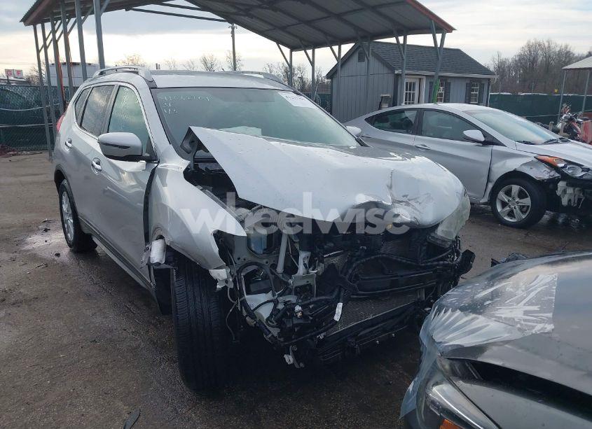 Photo 13 of 2018 Nissan Rogue SV (VIN 5N1AT2MT0JC744950)