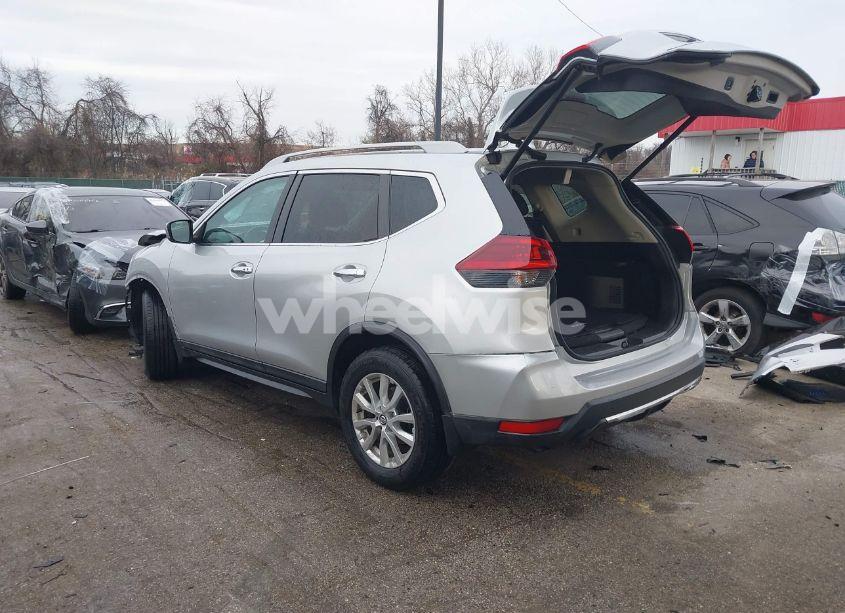 Photo 3 of 2018 Nissan Rogue SV (VIN 5N1AT2MT0JC744950)