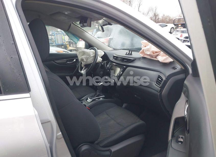 Photo 5 of 2018 Nissan Rogue SV (VIN 5N1AT2MT0JC744950)