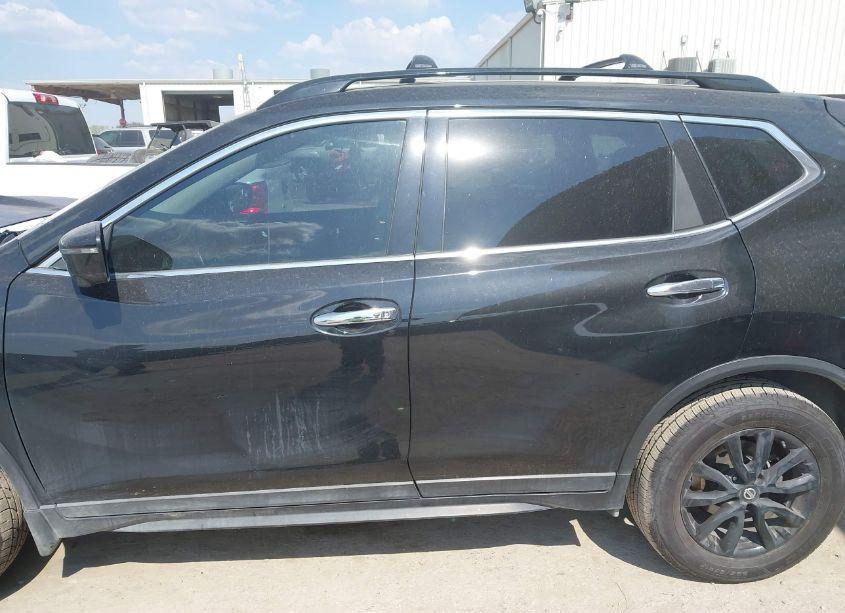 Photo 13 of 2018 Nissan Rogue SV (VIN 5N1AT2MT0JC749744)