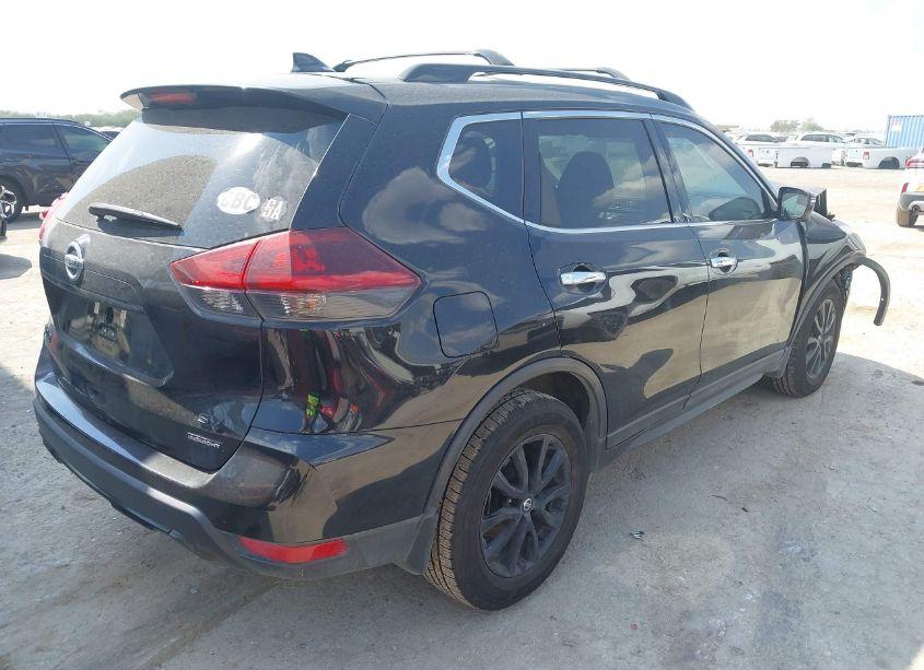 Photo 4 of 2018 Nissan Rogue SV (VIN 5N1AT2MT0JC749744)