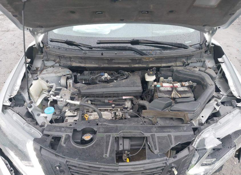 Photo 10 of 2018 Nissan Rogue SV (VIN 5N1AT2MT0JC815919)