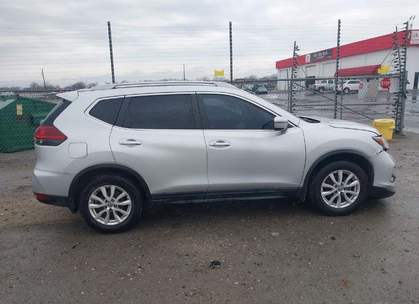 Photo 13 of 2018 Nissan Rogue SV (VIN 5N1AT2MT0JC815919)