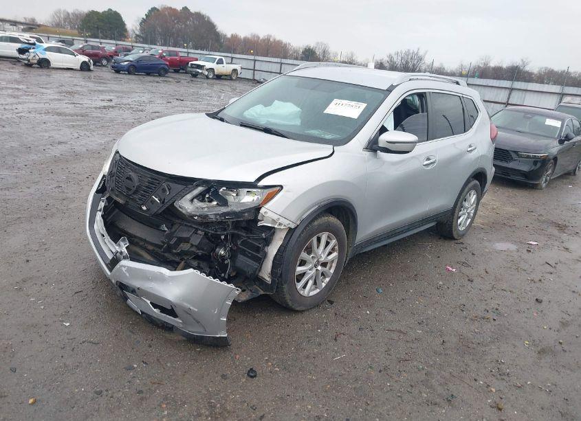Photo 2 of 2018 Nissan Rogue SV (VIN 5N1AT2MT0JC815919)