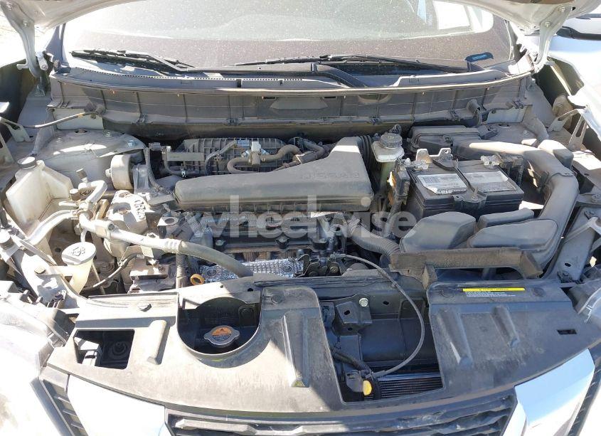 Photo 10 of 2018 Nissan Rogue S (VIN 5N1AT2MT0JC841419)