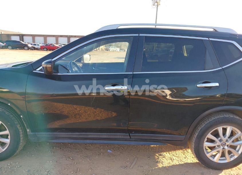 Photo 14 of 2019 Nissan Rogue SV (VIN 5N1AT2MT0KC702974)