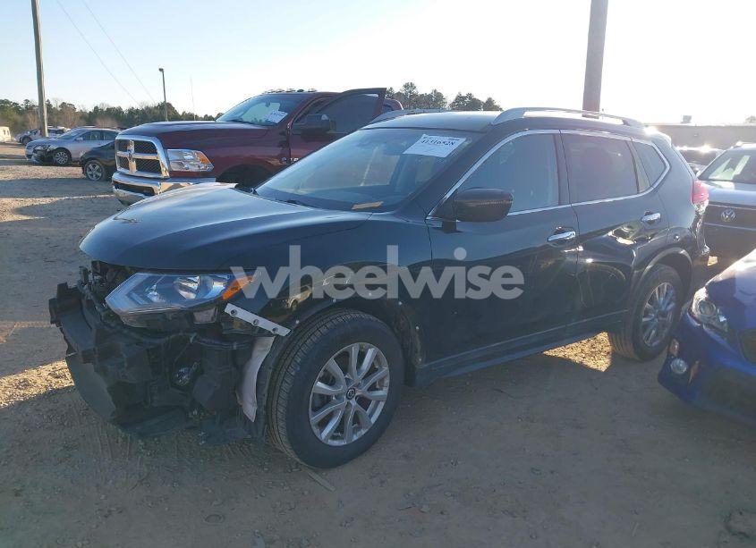 Photo 2 of 2019 Nissan Rogue SV (VIN 5N1AT2MT0KC702974)