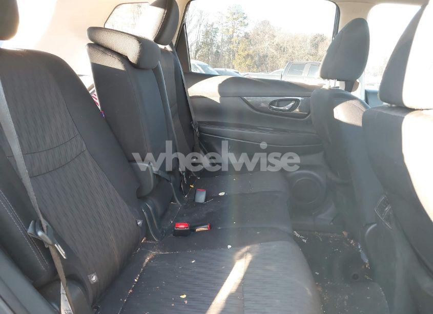 Photo 8 of 2019 Nissan Rogue SV (VIN 5N1AT2MT0KC702974)