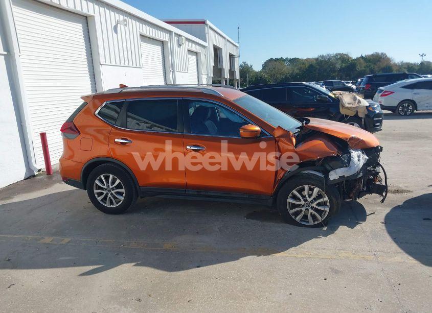 Photo 14 of 2019 Nissan Rogue SV (VIN 5N1AT2MT0KC703638)