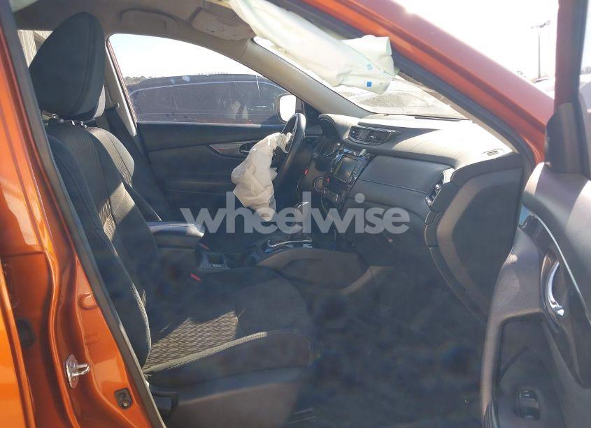 Photo 5 of 2019 Nissan Rogue SV (VIN 5N1AT2MT0KC703638)