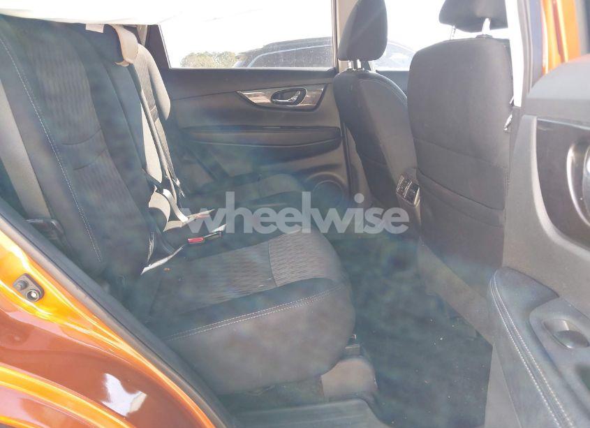 Photo 8 of 2019 Nissan Rogue SV (VIN 5N1AT2MT0KC703638)