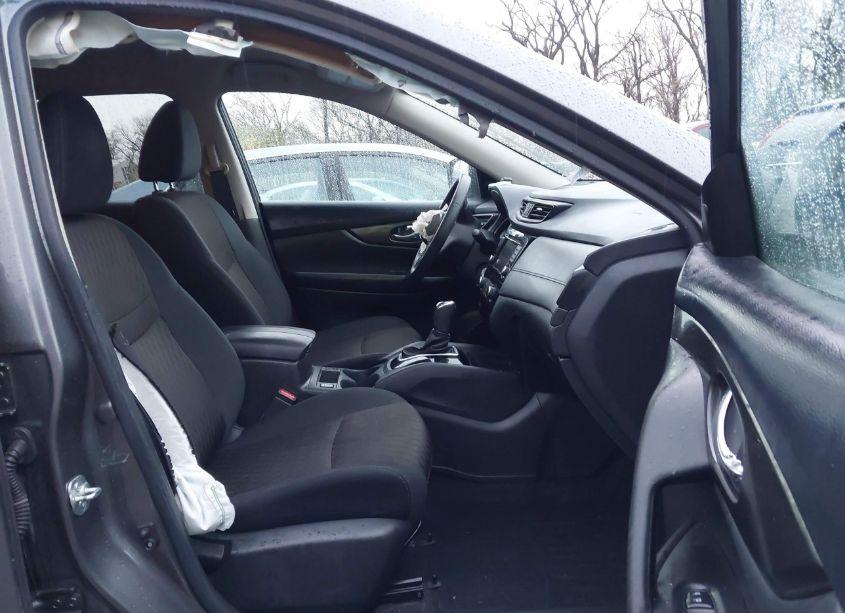 Photo 5 of 2019 Nissan Rogue S (VIN 5N1AT2MT0KC719953)