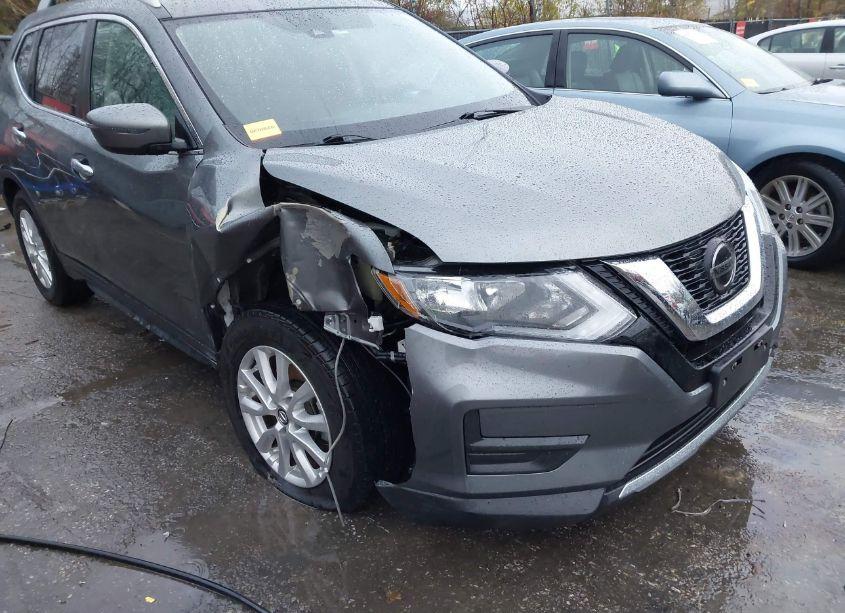 Photo 6 of 2019 Nissan Rogue S (VIN 5N1AT2MT0KC719953)