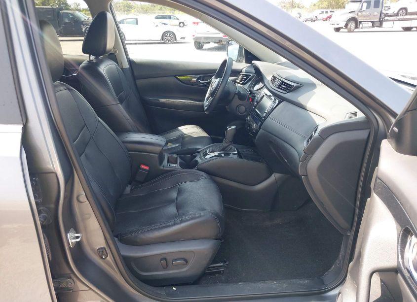 Photo 5 of 2019 Nissan Rogue SL (VIN 5N1AT2MT0KC750376)