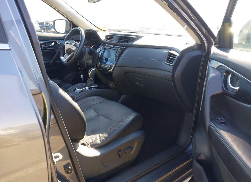 Photo 5 of 2019 Nissan Rogue SL (VIN 5N1AT2MT0KC751916)