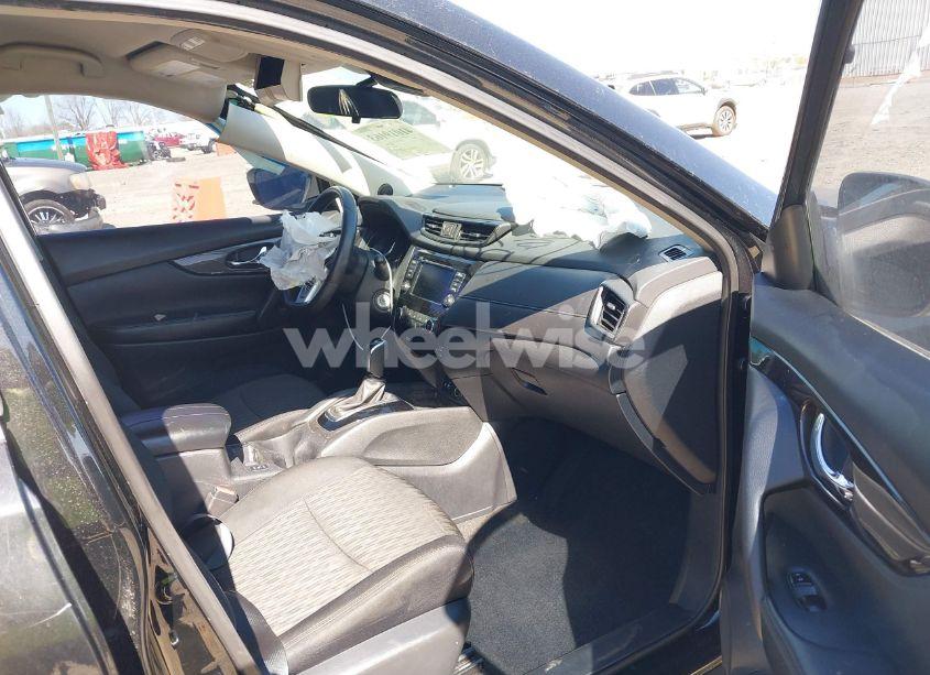 Photo 5 of 2019 Nissan Rogue S (VIN 5N1AT2MT0KC799416)