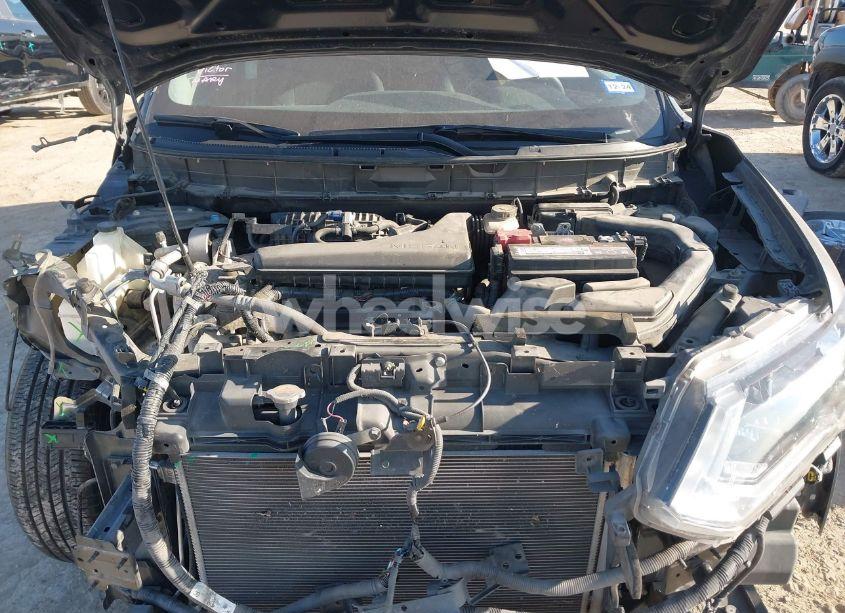 Photo 10 of 2019 Nissan Rogue S (VIN 5N1AT2MT0KC842605)