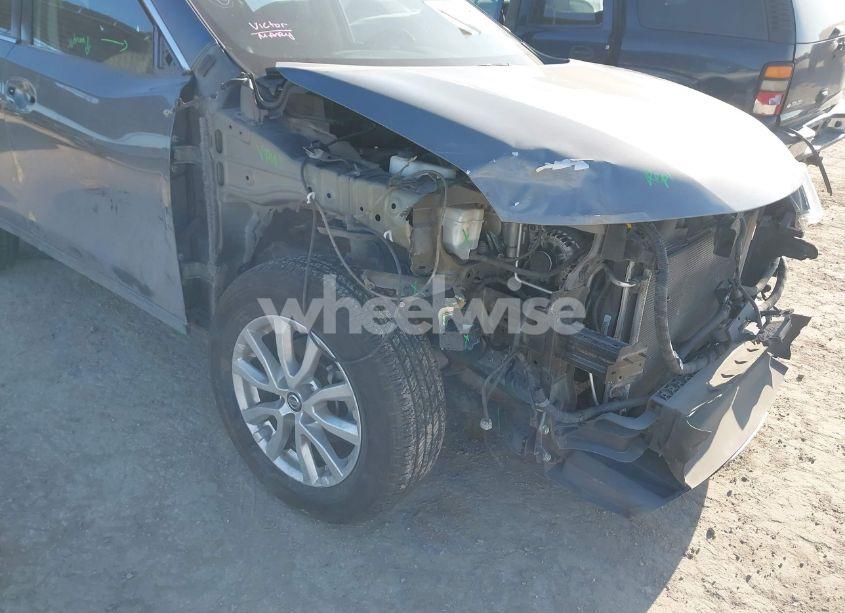 Photo 6 of 2019 Nissan Rogue S (VIN 5N1AT2MT0KC842605)