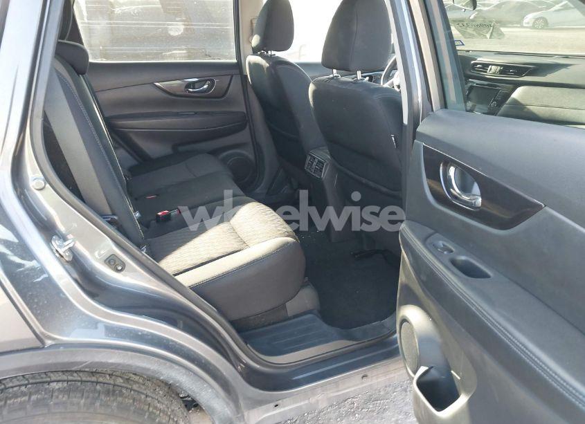 Photo 8 of 2019 Nissan Rogue S (VIN 5N1AT2MT0KC842605)