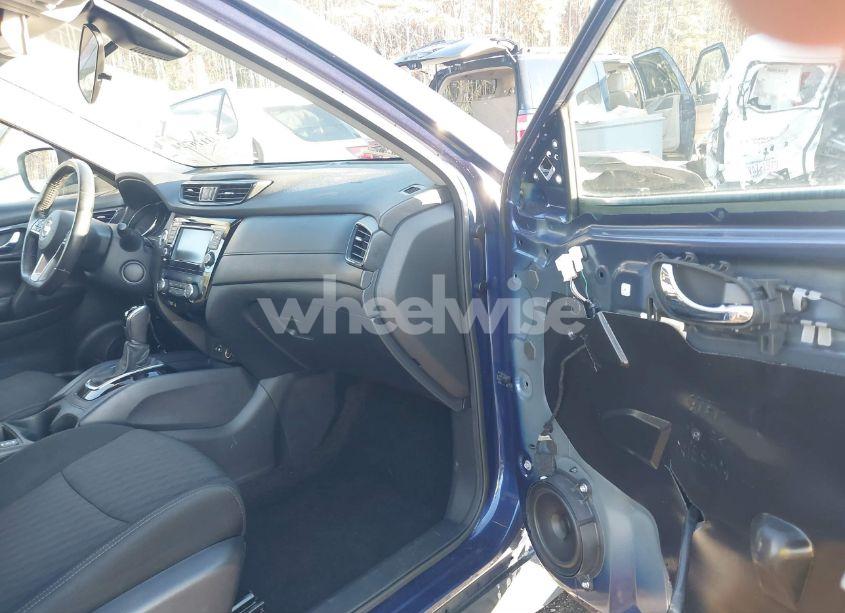 Photo 5 of 2020 Nissan Rogue SV FWD (VIN 5N1AT2MT0LC739055)