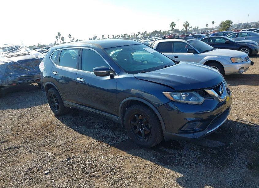 2015 Nissan Rogue S (VIN 5N1AT2MT1FC875652) main photo