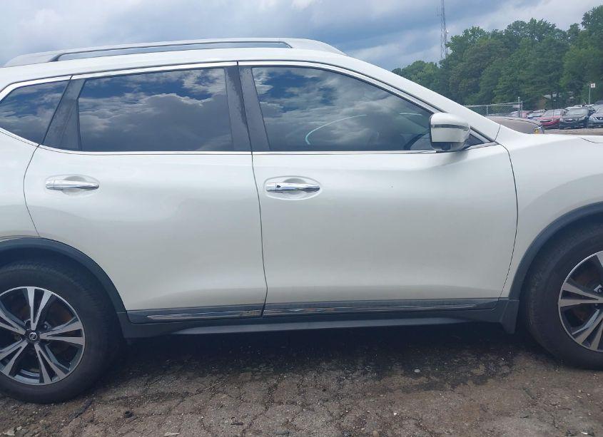 Photo 14 of 2017 Nissan Rogue SL (VIN 5N1AT2MT1HC805717)