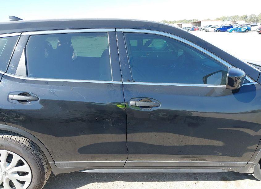 Photo 13 of 2018 Nissan Rogue S (VIN 5N1AT2MT1JC709026)