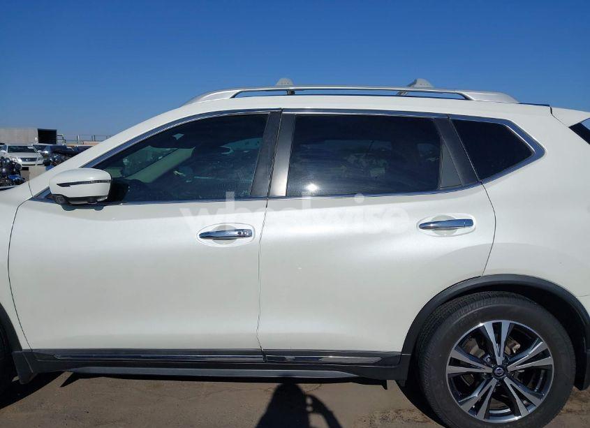 Photo 14 of 2018 Nissan Rogue SL (VIN 5N1AT2MT1JC710273)