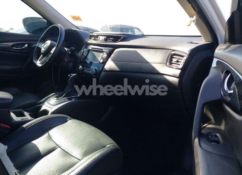 Photo 5 of 2018 Nissan Rogue SL (VIN 5N1AT2MT1JC710273)