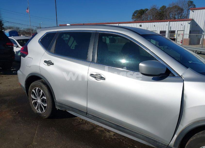Photo 13 of 2018 Nissan Rogue S (VIN 5N1AT2MT1JC775124)