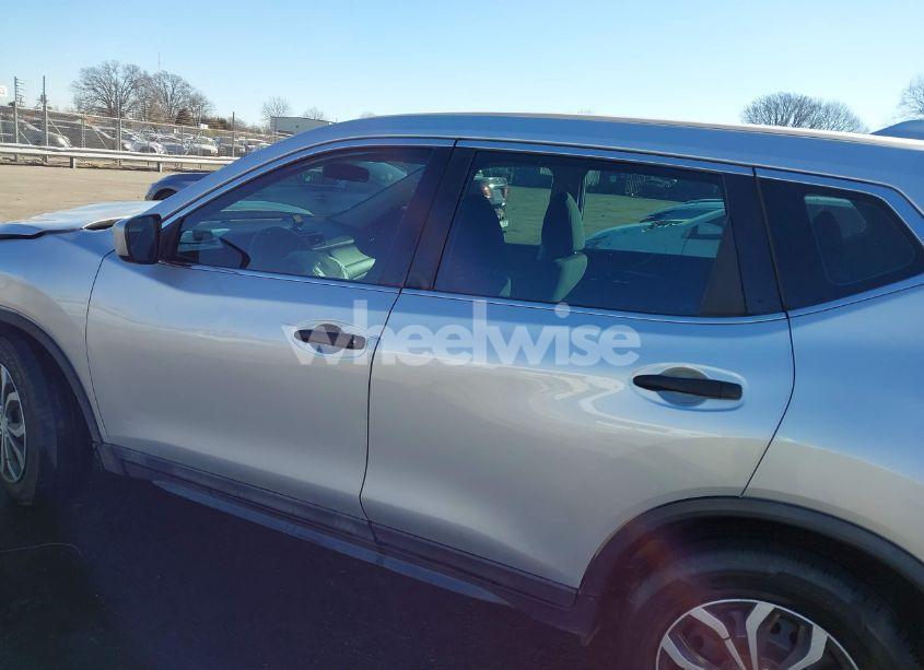 Photo 14 of 2018 Nissan Rogue S (VIN 5N1AT2MT1JC775124)