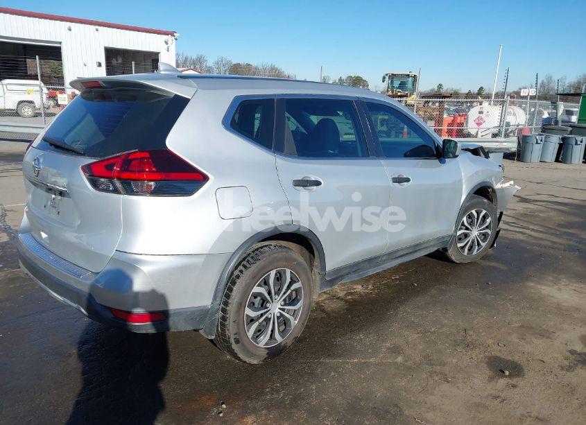 Photo 4 of 2018 Nissan Rogue S (VIN 5N1AT2MT1JC775124)