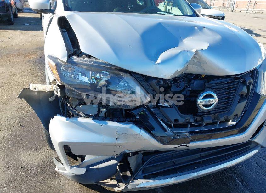 Photo 6 of 2018 Nissan Rogue S (VIN 5N1AT2MT1JC775124)