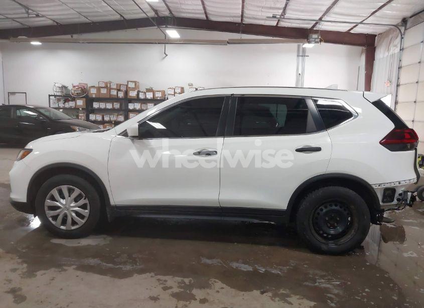 Photo 15 of 2018 Nissan Rogue S/SL (VIN 5N1AT2MT1JC775625)