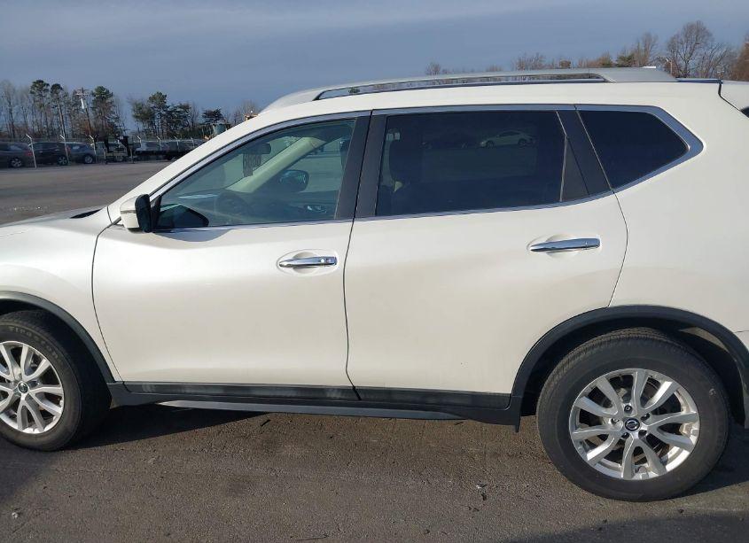 Photo 14 of 2018 Nissan Rogue SV (VIN 5N1AT2MT1JC782333)