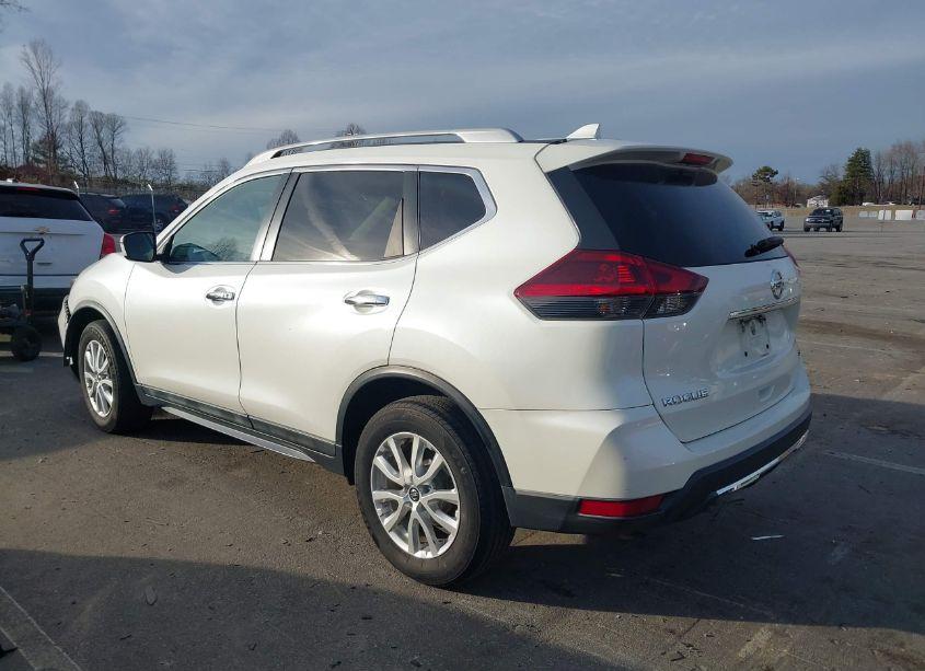 Photo 3 of 2018 Nissan Rogue SV (VIN 5N1AT2MT1JC782333)