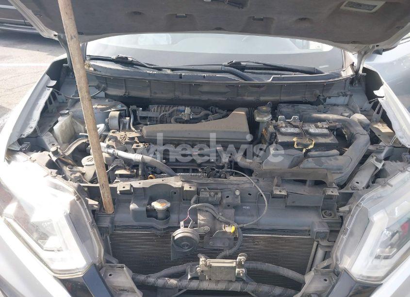 Photo 10 of 2018 Nissan Rogue S (VIN 5N1AT2MT1JC846032)