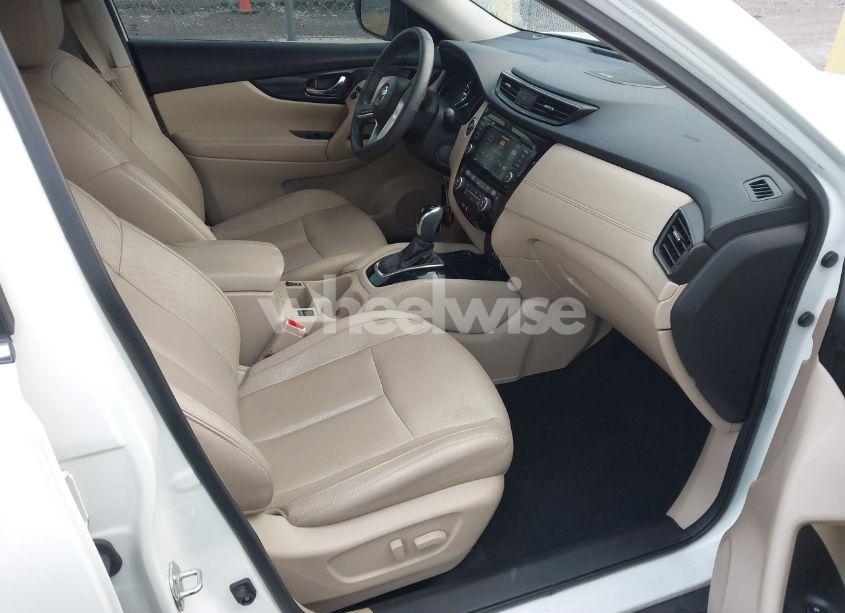 Photo 5 of 2019 Nissan Rogue SL (VIN 5N1AT2MT1KC709271)